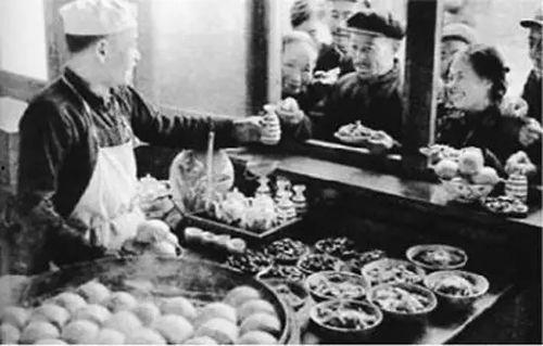 年代文吃瓜签到,揭秘民国时期的娱乐生活