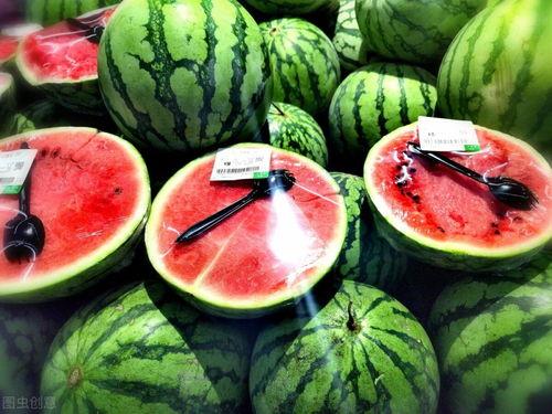 吃西瓜连瓜带皮吃,西瓜皮也能吃？探索连瓜带皮吃西瓜的独特风味