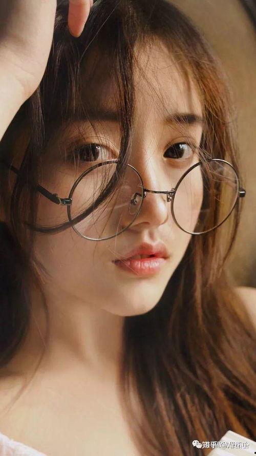 眼镜英语老师吃瓜,揭秘校园里的“吃瓜”风云