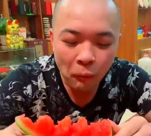 抓哥吃瓜照片,揭秘娱乐圈幕后真相