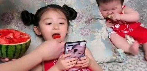 吃瓜儿子恋爱,甜蜜瞬间曝光！