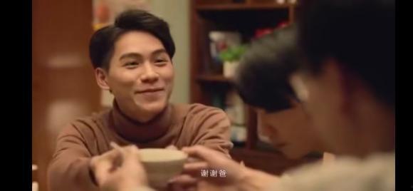 吃瓜儿子恋爱,甜蜜瞬间曝光！