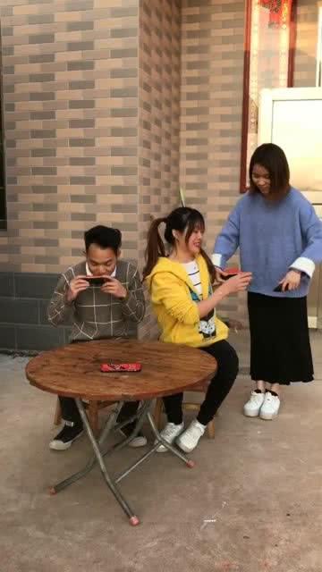 吵架闺蜜吃瓜,吃瓜群众围观揭秘